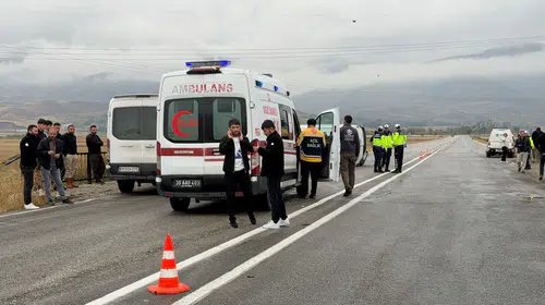 Yüksekova'da öğrenci servisi kaza yaptı: 12 yaralı