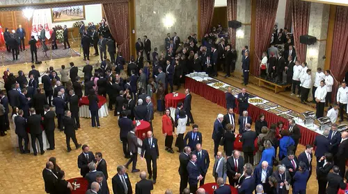 TBMM'de yeni dönem resepsiyonu: Siyasi liderlerin sürpriz diyaloğu dikkat çekti