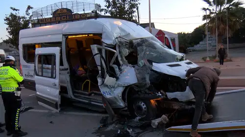 Arnavutköy'de sabah saatlerinde servis kazası: 9 yaralı