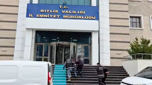 Tatvan'da narkotik operasyonu: Gizli bölmeye saklanan uyuşturucuya geçit yok