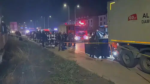 Bandırma'da acı kaza: Motosikletli sürücü park halindeki TIR'a çarparak can verdi