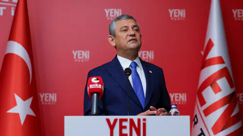 Özgür Özel'den İzmir çıkışı: İhanet eden bir kukladır
