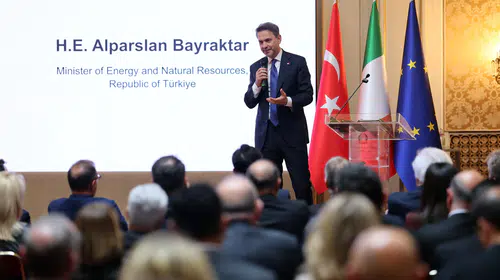 Bakan Bayraktar'dan enerji diplomasisi mesajı: 2053 hedefi için dev iş birliği yolda