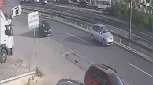 Silivri'de dehşet anları: Zincirleme kazada araçlar hurdaya döndü