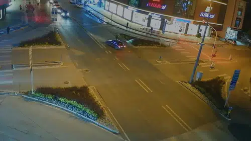 Düzce'de dehşet anları: Çarpışmanın şiddetiyle otomobilin içine uçtu