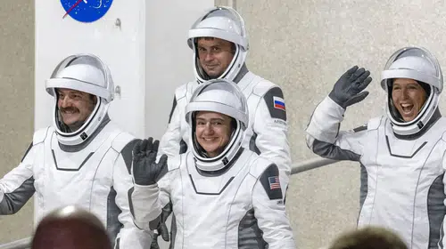 8 ay sonra Dünya’ya döndüler: 4 astronot SpaceX kapsülüyle Pasifik’e indi
