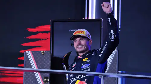 Max Verstappen Singapur'da tarih yazdı: Marina Bay'de ilk zaferini aldı