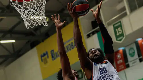 Anadolu Efes, Hapoel Tel Aviv karşısında dağıldı: EuroLeague’de 30 sayı fark