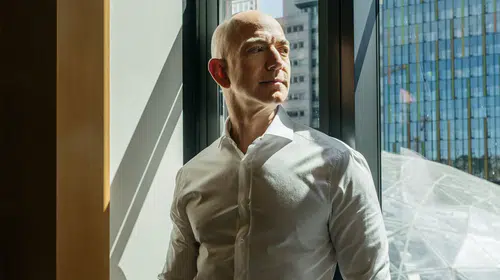 Jeff Bezos açıkladı: Ay'da kalıcı üs için 2028 hedefi