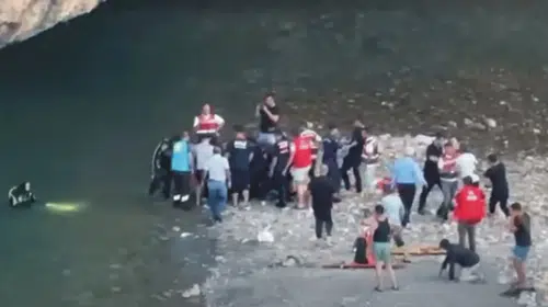 Serinlemek isterken sonu oldu: Tarihi köprüdeki piknik facia ile bitti