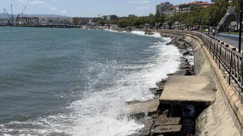 Marmara'da poyraz kabusu: Tekirdağ'da deniz trafiği durdu, plajlar boşaltıldı
