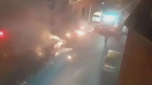 Sokak ortasında dehşet anları: 42 suç kaydı bulunan şüpheli otomobili ateşe verdi