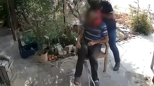 Bahçesinde otururken vahşi saldırıya uğradı: 80 yaşındaki engelli vatandaşı darbeden saldırgan yakalandı