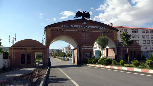 Bitlis Eren Tıp'ta ilk 10 bin başarısı: Burs ve İstanbul eğitimi etkili oldu