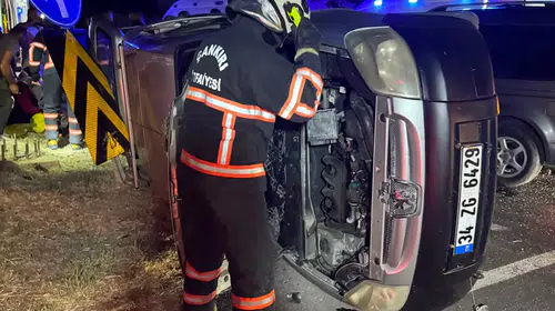 Kavşakta çarpışan iki araçta 9 kişi yaralandı