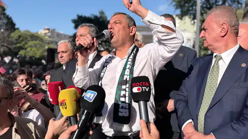 Özgür Özel'den 'halkın otobüsü' vurgusu: İlk adım İzmit'te atıldı