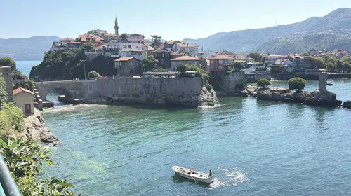 Bartın'ın Amasra ilçesi 8 ayda 1 milyon turisti ağırladı: 6 bin 600 nüfuslu ilçede rekor yoğunluk