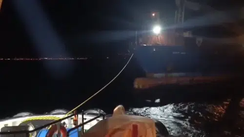 Çanakkale Boğazı’nda arızalanan gemiye römorkör müdahalesi