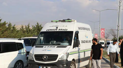 Van Gölü'nde boğulan iki kardeş toprağa verildi