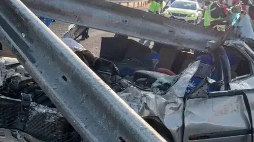 Şanlıurfa'da bariyerlere çarpan otomobildeki yolcu hayatını kaybetti