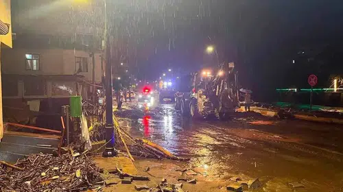 Giresun’da selin sürüklediği araçta iki kişi kayıp