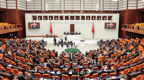 Belediye süreçlerine ilişkin önerge Meclis'te yoklama krizine yol açtı
