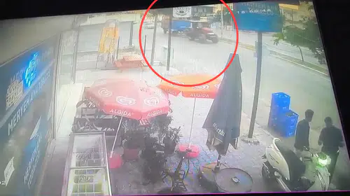 Adana'da kopan römork kaldırımdakileri biçti: 2 yaralı, o anlar kamerada