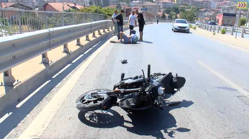 Maltepe’de motosiklet bariyerlere çarptı: 1 yaralı