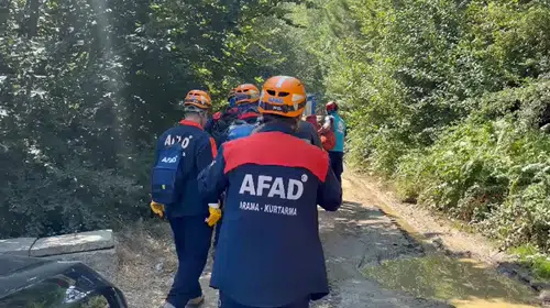 Bursa'da 75 yaşındaki yürüyüşçü kayalıklardan düştü: 4 saatlik zorlu kurtarma operasyonu