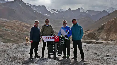 Keşanlı bisikletçiler 33. yıl dönümünde Pamir Otoyolu'nu ilk bitiren Türk ekibi oldu