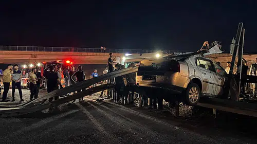 Yeşilyurt’ta otomobil bariyerlere çarptı: 17 yaşındaki sürücü öldü