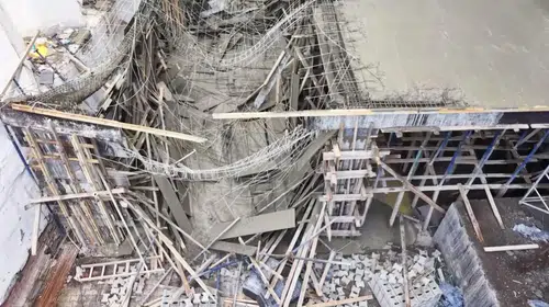 Erzurum'daki inşaatta beton dökümü sırasında çökme: 2 yaralı