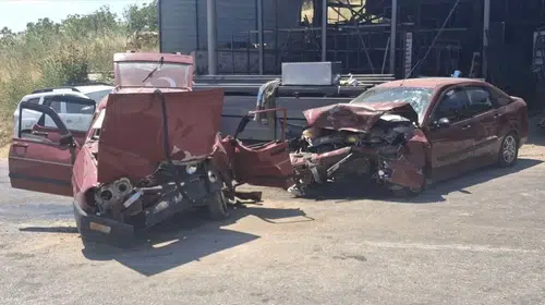 Gediz’deki trafik kazasında sıkışan sürücüler güçlükle kurtarıldı