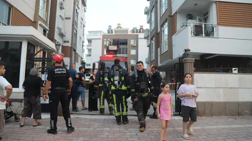 Antalya'da klima yangını: Konyaaltı'nda bir daire küle döndü