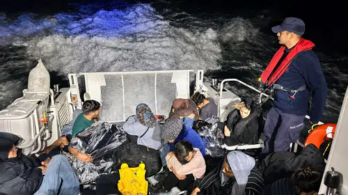 Edirne'de göçmen kaçakçılığına çifte darbe: 41 kişi yakalandı, sürücüye 211 bin lira ceza