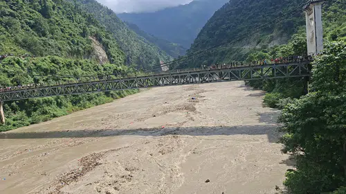 Nepal'de sel felaketinde kayıp sayısı 823'e ulaştı: Turistler de haber bekliyor