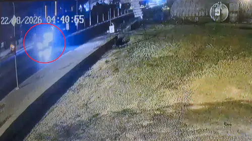 Kavşakta çarpışan otomobillerden 2 kişi öldü, 3 yaralı