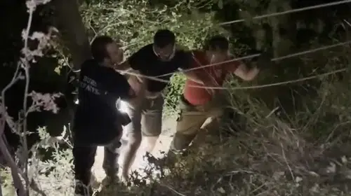 Bursa'da gece yarısı uçuruma yuvarlanan otomobildeki sürücüyü sohbetle uyanık tuttular
