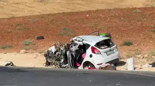 Sabah trafiğinde kafa kafaya çarpışma: 2 kişi hayatını kaybetti, 4 yaralı hastaneye kaldırıldı