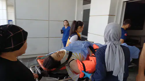 İnşaat temizliğinde ağır yaralanan işçi hastaneye kaldırıldı
