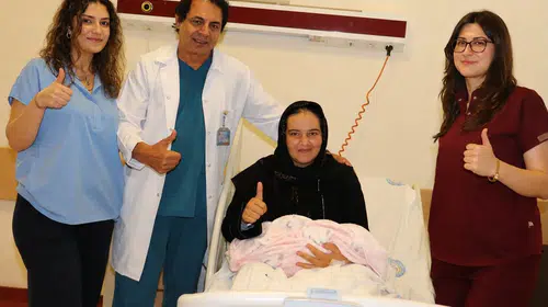 Emine ve Ahmet Aslan çifti 13 yıl sonra kızlarına kavuştu