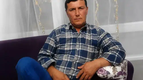 Kozan'da tomruk kamyonundan düşen işçi hayatını kaybetti
