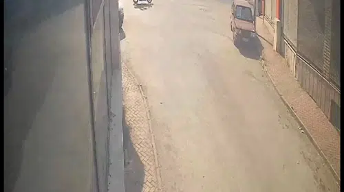 Eskişehir'de motosiklet ve otomobil çarpıştı: İki yaralı