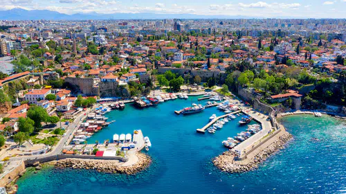 Antalya turizminde küresel gerilimlerin etkisiyle yedi aylık kayıp 632 bin kişi oldu