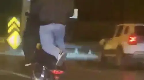 Plakasız motosikletle tehlikeli hareketler yaptı: 92 bin lira ceza kesildi