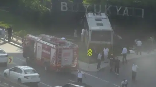 Zeytinburnu Sahilinde İETT Otobüsü Site Duvarına Çarptı: Yaralılar Hastaneye Kaldırıldı