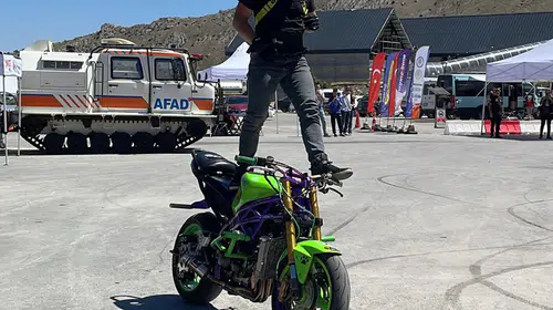 Ergan Motofest'te Barış Özgür'ün tek teker şovu izleyenleri büyüledi