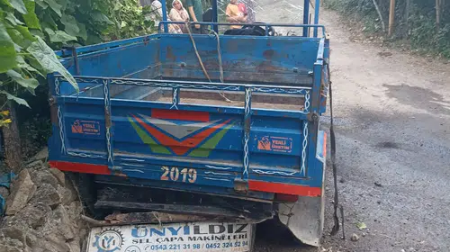 İkizce'de tarım aracı devrildi: Aynı aileden 8 yaralı, 2 çocuk ağır
