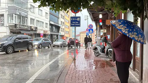 Bolu'da termometre 15 derece birden düştü: Sağanak gün boyu sürecek