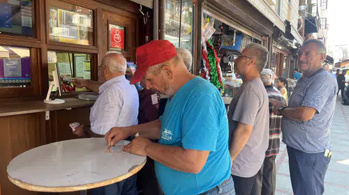 Edirne'de 100 liralık kazı kazan 8 milyonluk ikramiye getirdi: Bayi sahibi anlattı